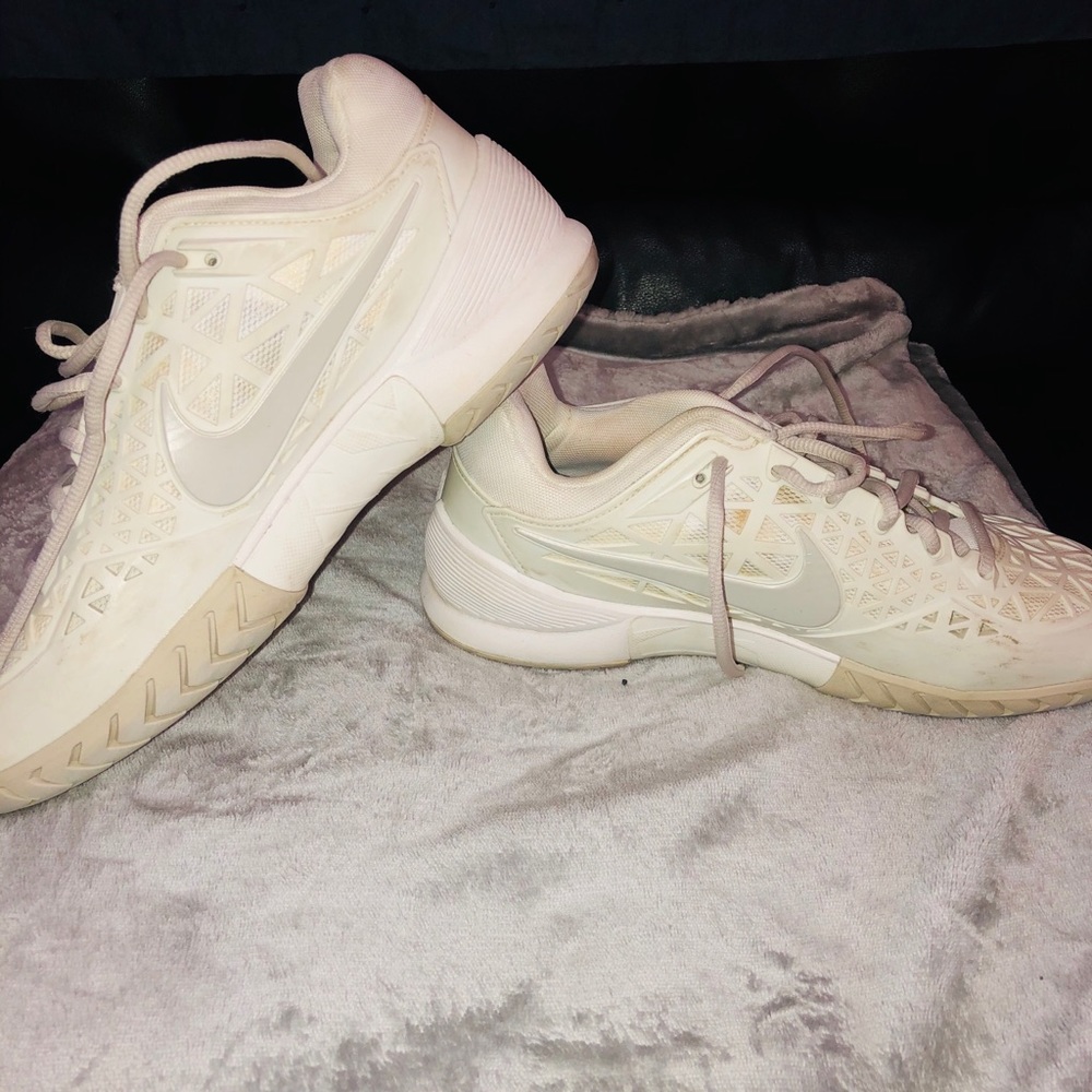 Women’s Nike 102 Zoom Cage 2 White Lace-Up Dragon.